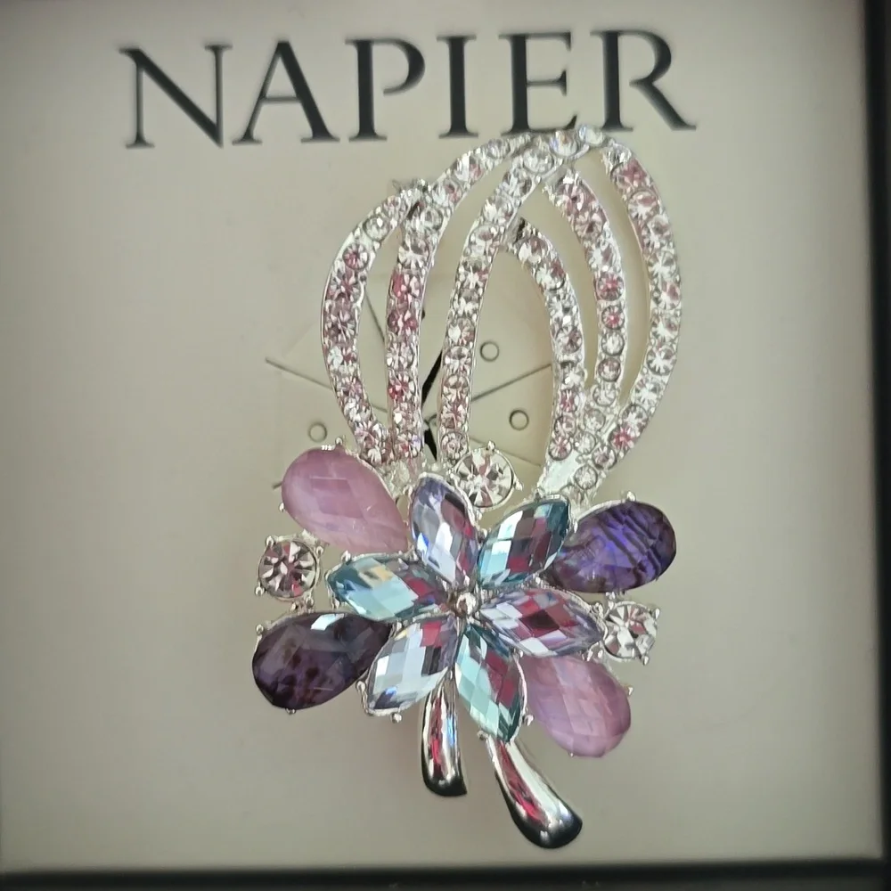 NAPIER BRAND BEAUTIFUL FLORAL SPRING FASHION JEWELRY PIN BROOCH